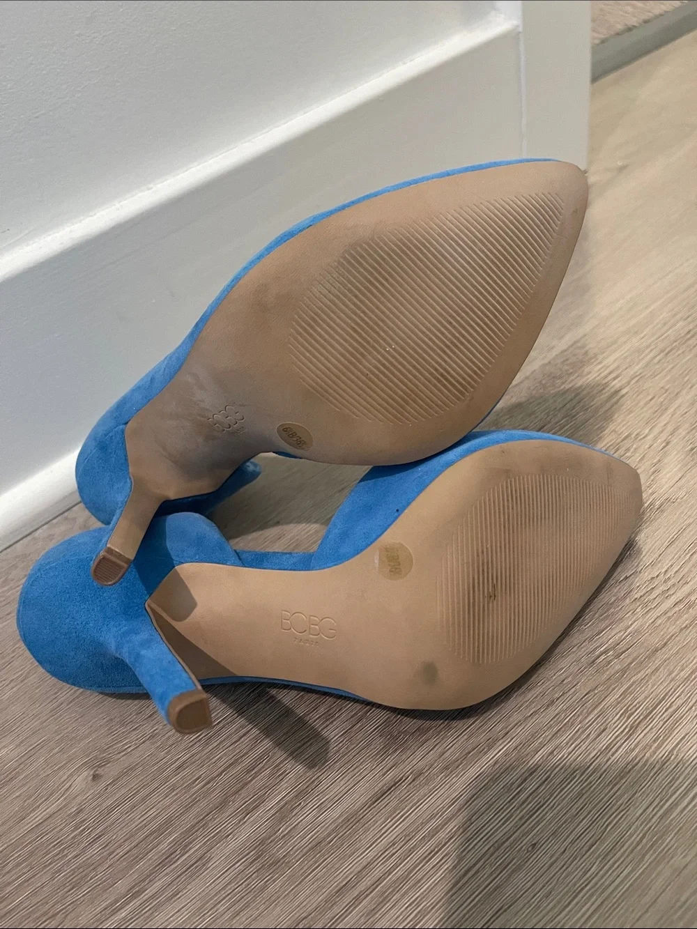 BCBG Paris classic pointed
